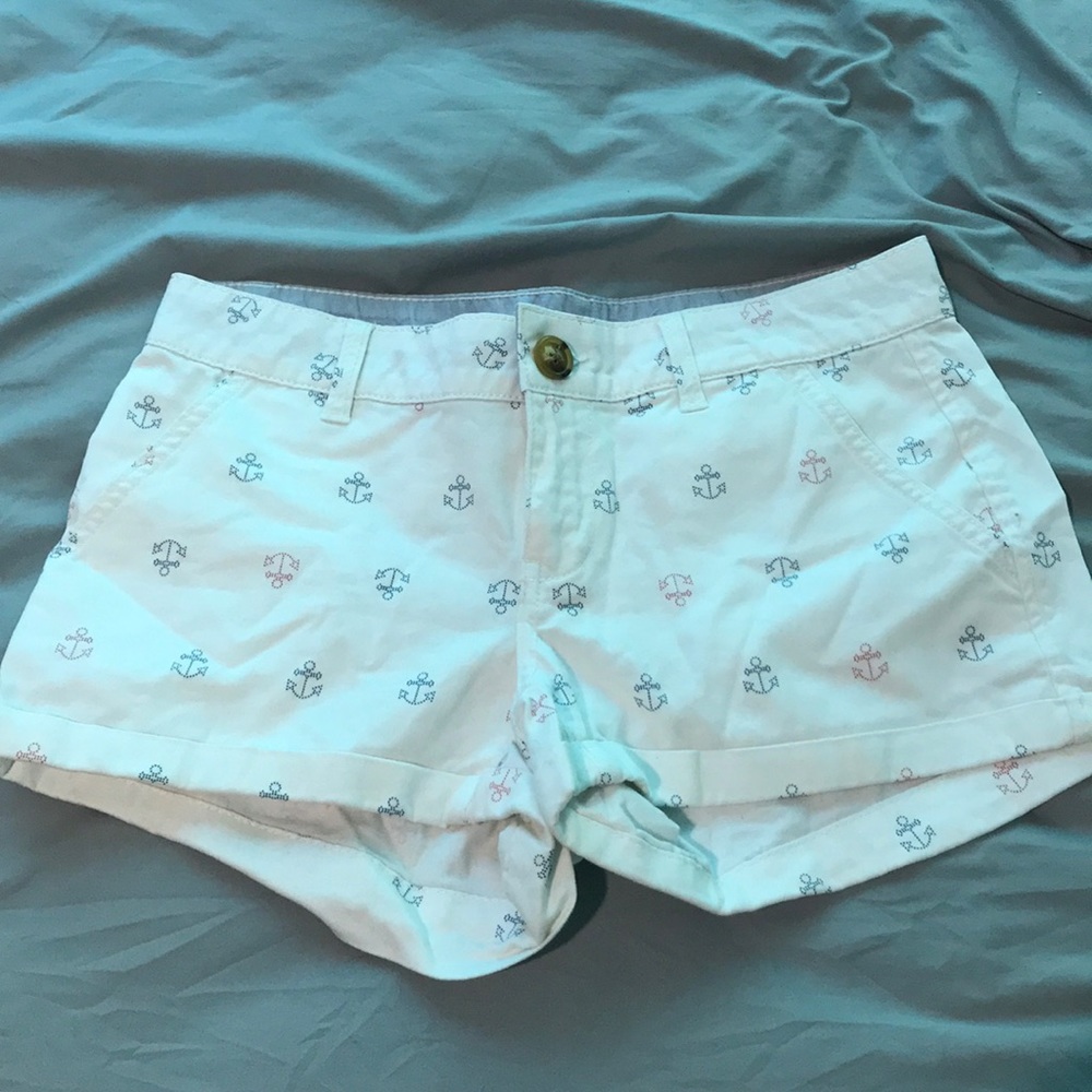 SO white shorts with blue and red anchors